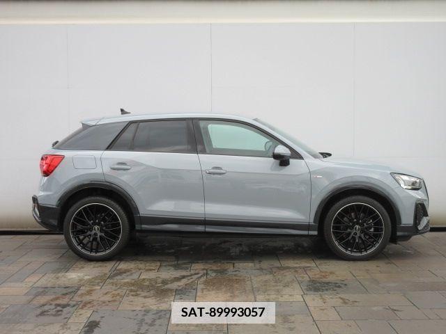 Audi Q2 2021-10 335419-4