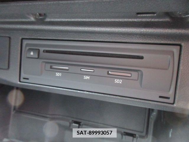 Audi Q2 2021-10 335419-24