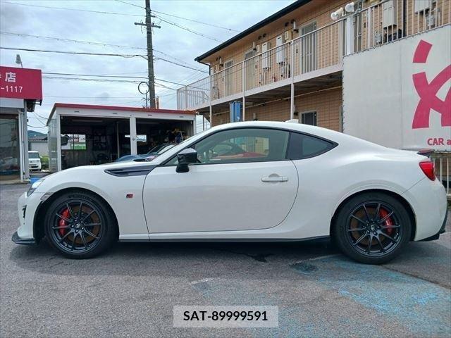 Toyota 86 2018-02 332571-18