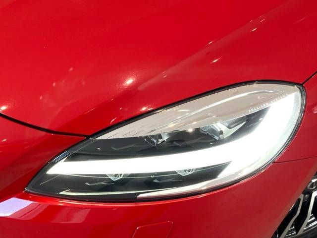Volvo V40 2018-02 196410-14