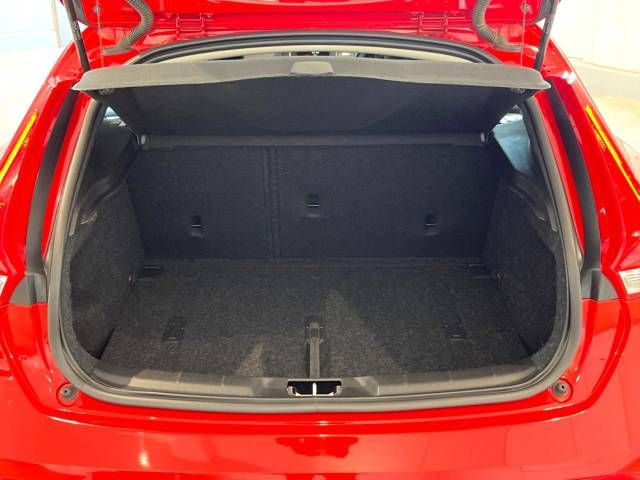 Volvo V40 2018-02 196410-13