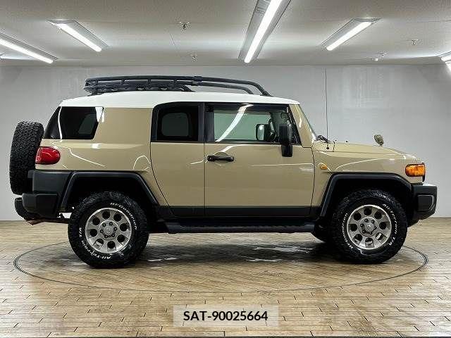 Toyota FJ CRUISER 2011-06 332040-13