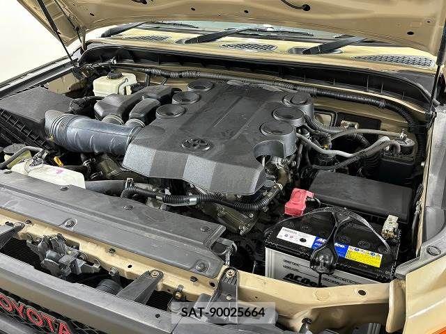 Toyota FJ CRUISER 2011-06 332040-17