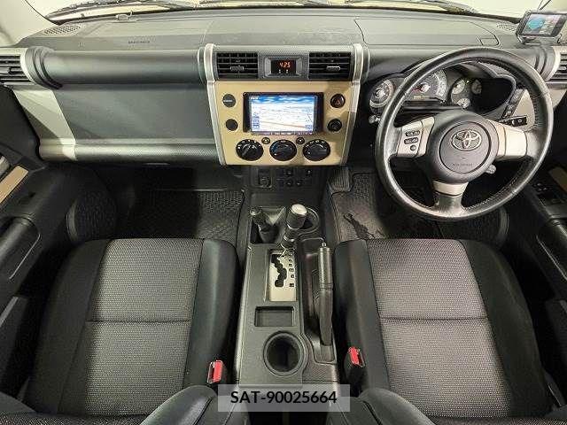Toyota FJ CRUISER 2011-06 332040-1