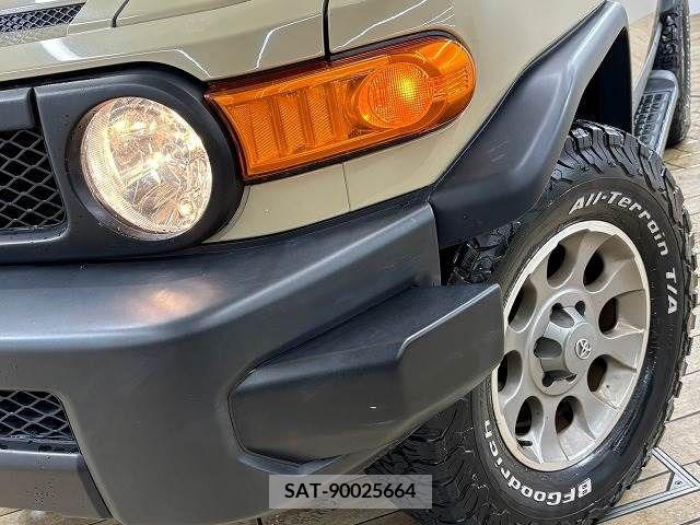 Toyota FJ CRUISER 2011-06 332040-19