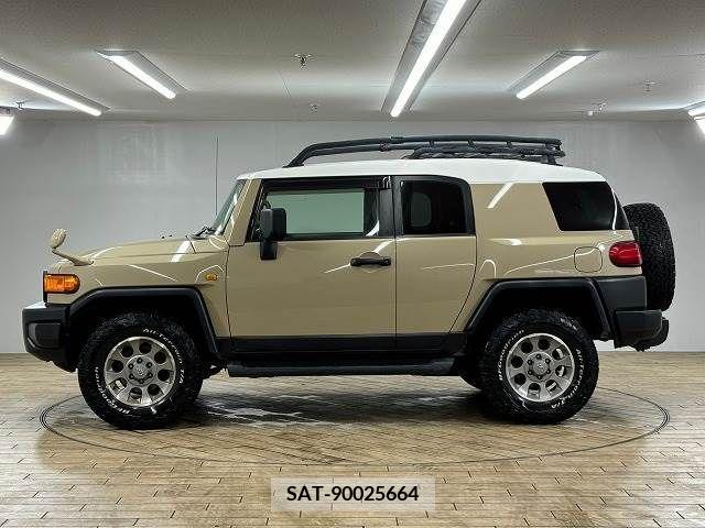 Toyota FJ CRUISER 2011-06 332040-14