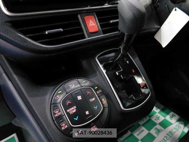 Toyota VOXY 2015-12 217663-7