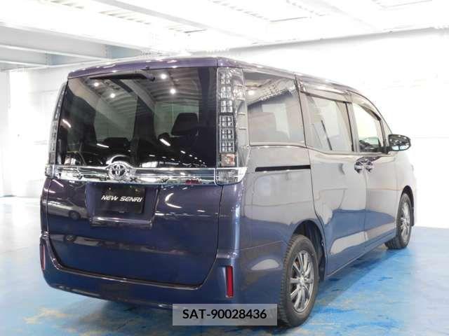 Toyota VOXY 2015-12 217663-1