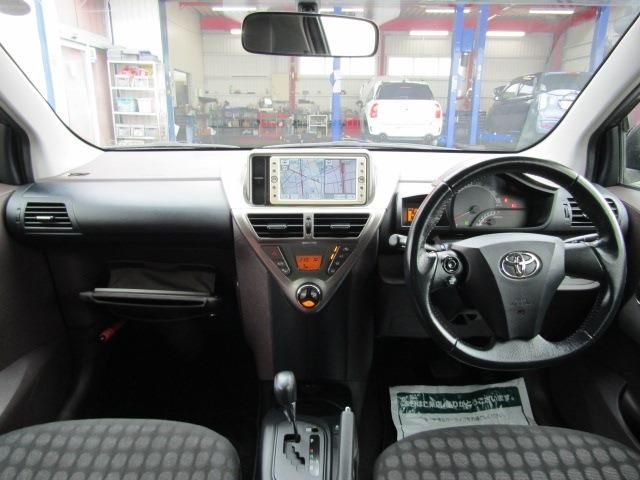Toyota IQ 2010-04 4881-5