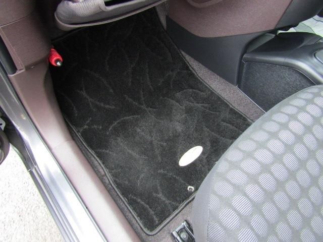 Toyota IQ 2010-04 4881-8