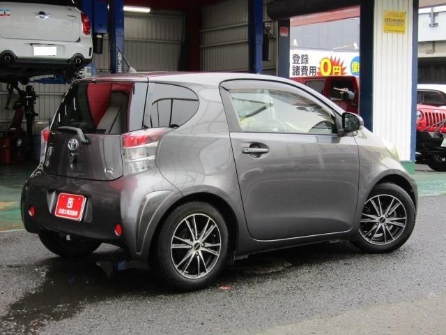 Toyota IQ 2010-04 4881-1