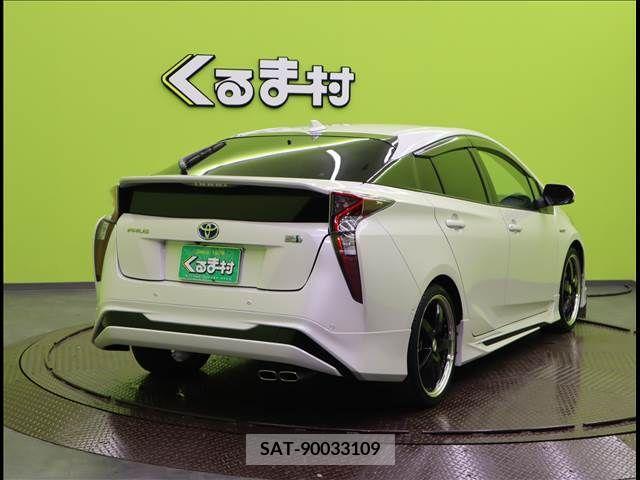 Toyota PRIUS 2018-12 225434-1