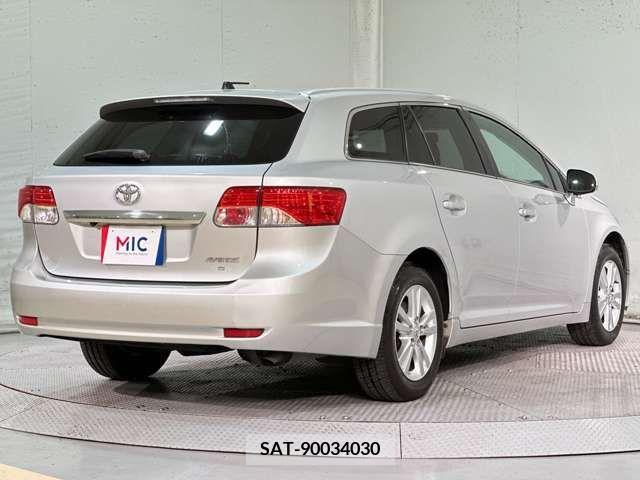 Toyota AVENSIS WAGON 2012-08 293927-8