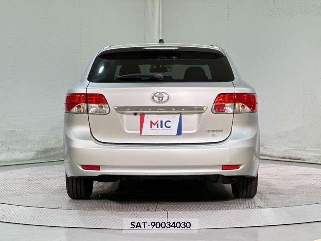 Toyota AVENSIS WAGON 2012-08 293927-9