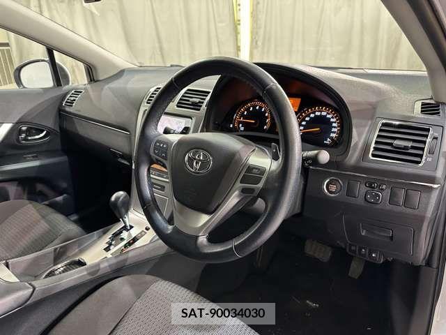 Toyota AVENSIS WAGON 2012-08 293927-12