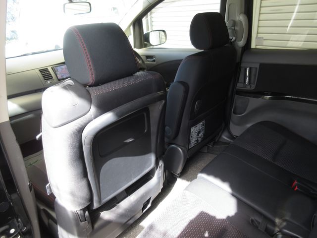 Toyota ISIS 2011-05 18251-13