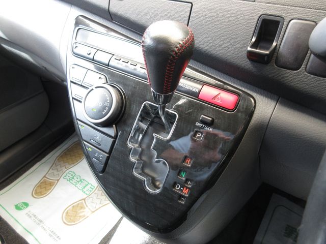 Toyota ISIS 2011-05 18251-19