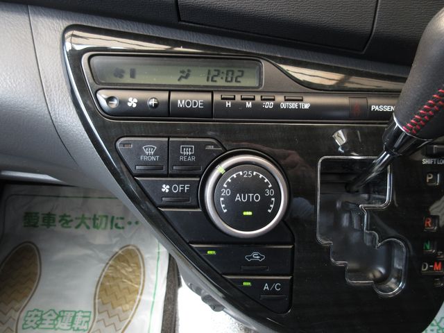 Toyota ISIS 2011-05 18251-21
