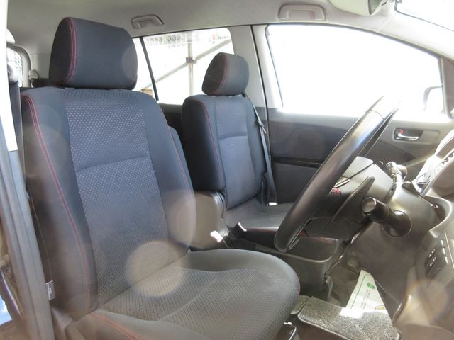 Toyota ISIS 2011-05 18251-5