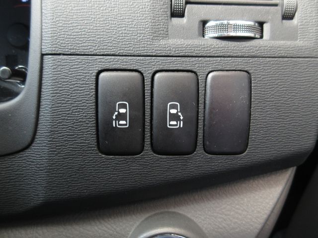 Toyota ISIS 2011-05 18251-25