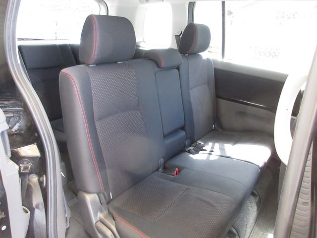 Toyota ISIS 2011-05 18251-7
