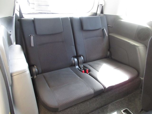 Toyota ISIS 2011-05 18251-9