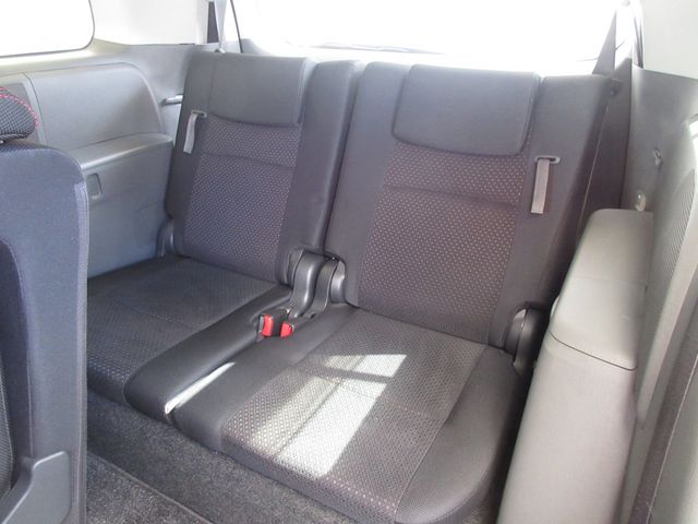 Toyota ISIS 2011-05 18251-11