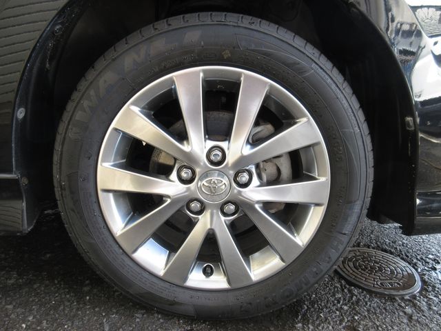 Toyota ISIS 2011-05 18251-4