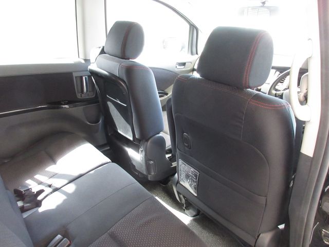 Toyota ISIS 2011-05 18251-8