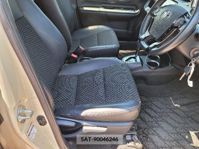 Toyota AQUA 2018-11 330439-3