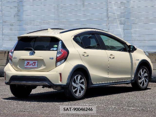 Toyota AQUA 2018-11 330439-2
