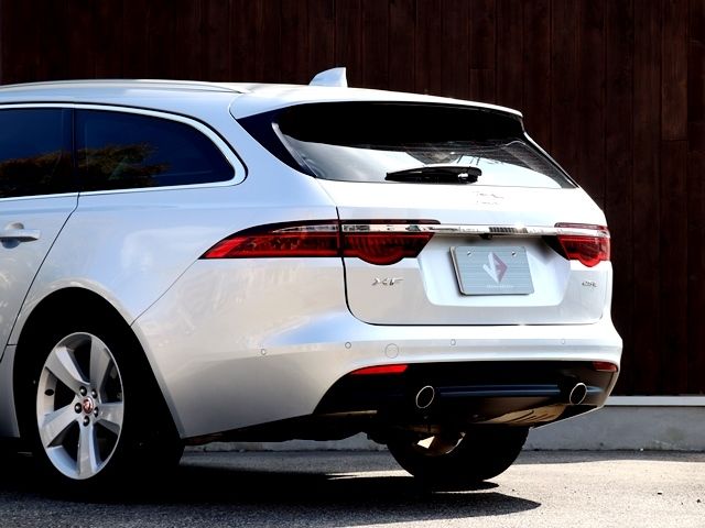Jaguar XF 2018-02 14007-13