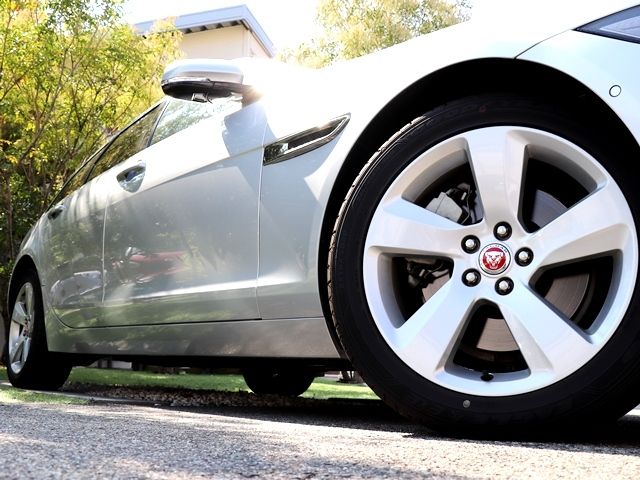 Jaguar XF 2018-02 14007-14