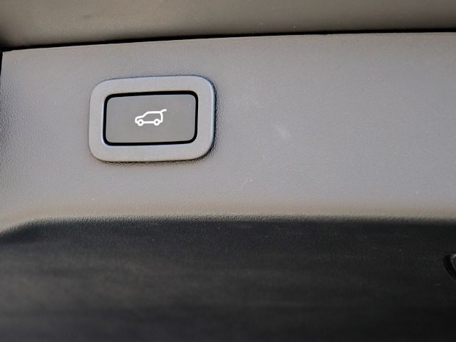 Jaguar XF 2018-02 14007-27