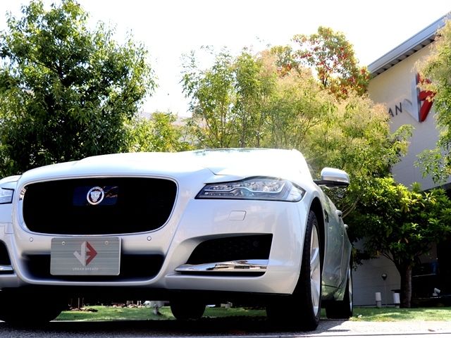 Jaguar XF 2018-02 14007-7