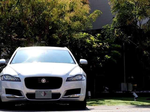 Jaguar XF 2018-02 14007-4