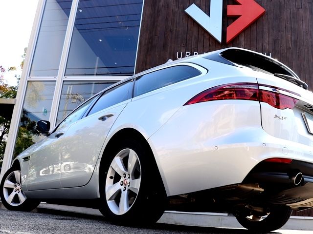 Jaguar XF 2018-02 14007-10