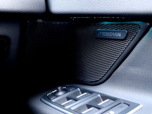 Jaguar XF 2018-02 14007-22