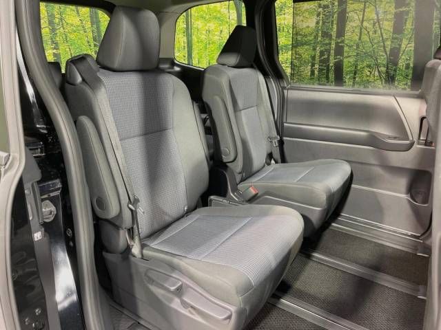 Toyota NOAH 2023-04 195787-10