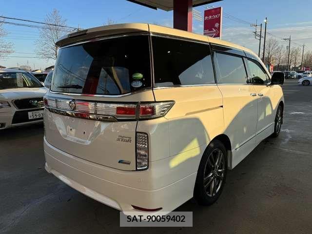 Nissan ELGRAND 2013-02 210593-5