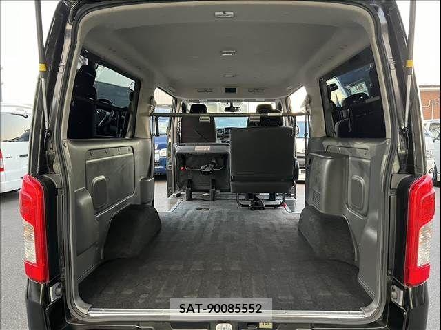 Nissan NV350 Caravan 2019-05 365591-19