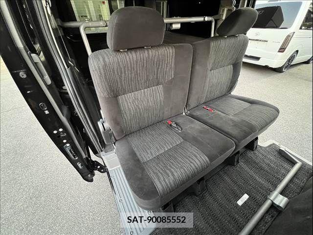Nissan NV350 Caravan 2019-05 365591-7