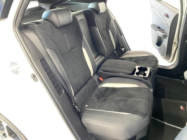 Toyota PRIUS PHV 2018-01 192007-8