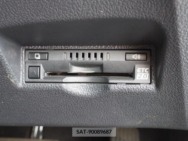 Toyota PRIUS 2017-03 351381-10