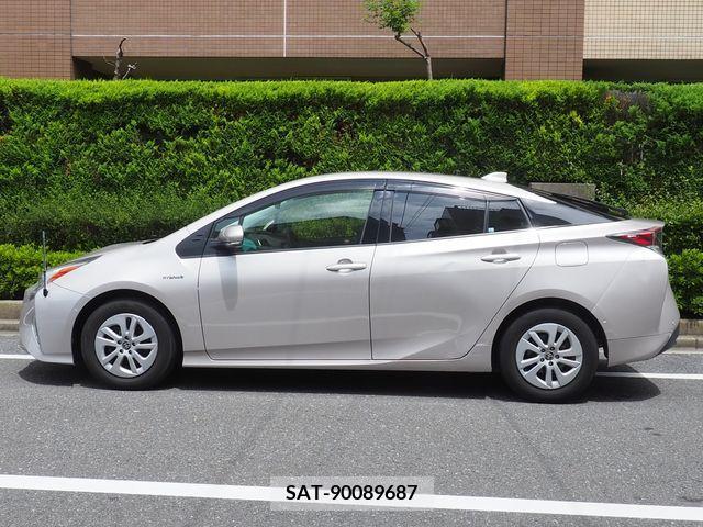 Toyota PRIUS 2017-03 351381-13