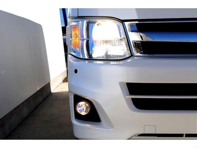 Toyota HIACE VAN 2012-01 182946-8