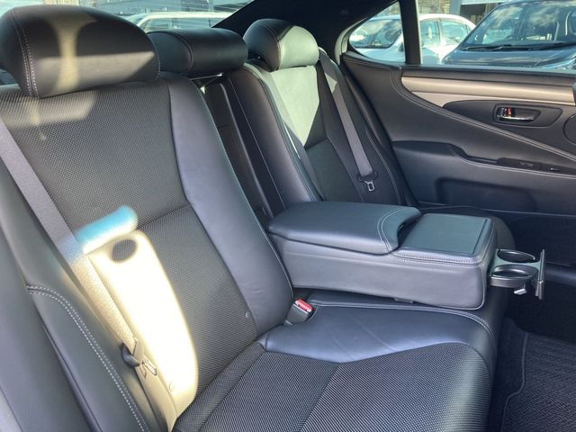 Lexus LS 2015-03 193704-21