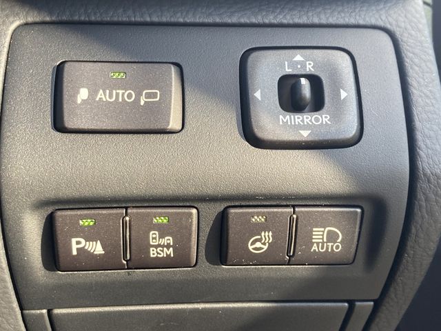 Lexus LS 2015-03 193704-13