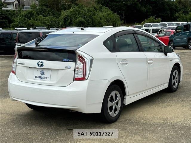 Toyota PRIUS 2015-07 233655-11
