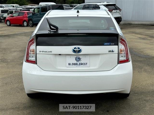 Toyota PRIUS 2015-07 233655-10